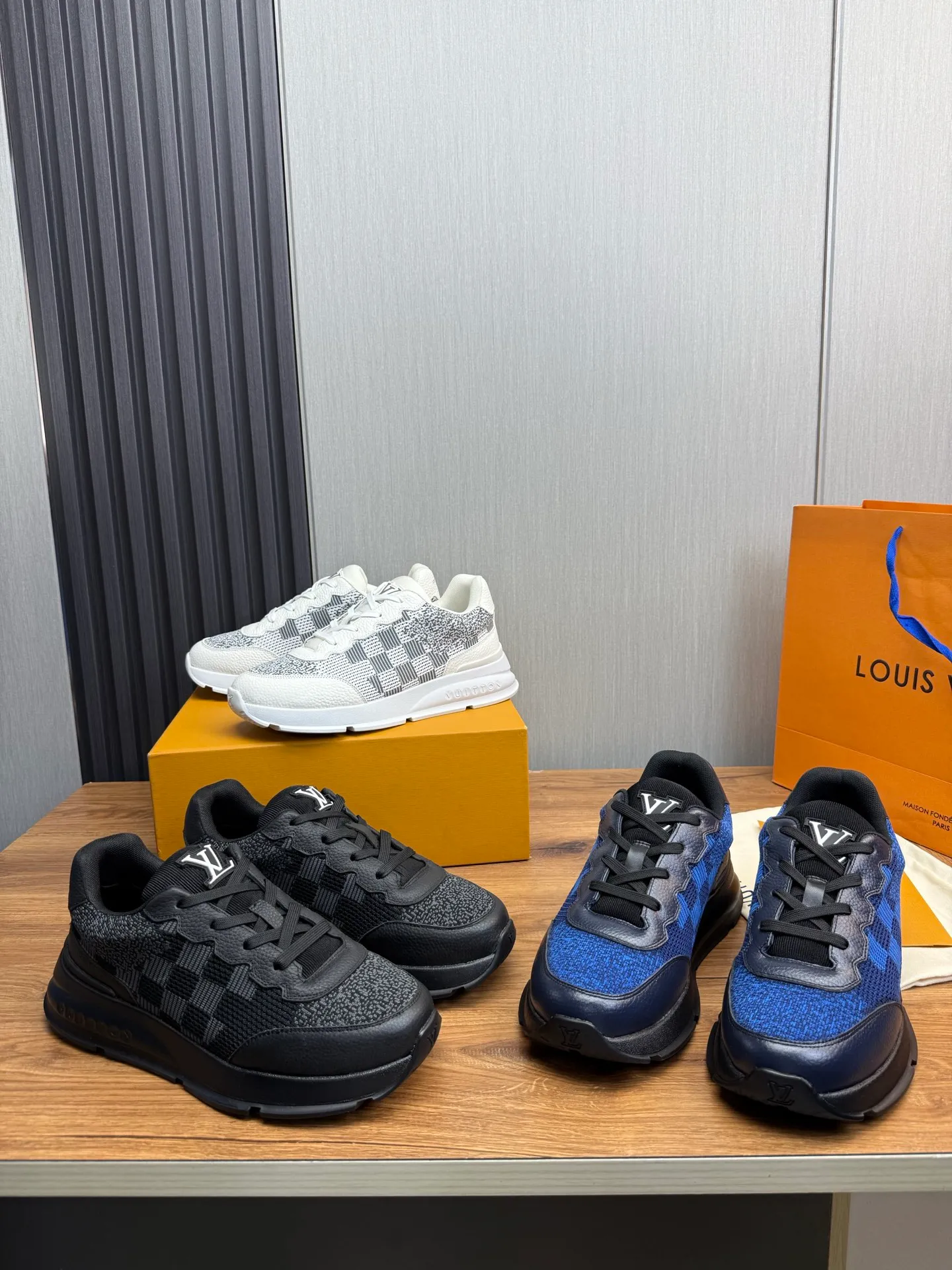 Men's shoes 💰640💰 LOUIS VUITTON [Luden Yiwei] The new trendy Lv is on the market 🎁, casual and fashionable men's shoes 👟 The upper is made of high-count and high-density fly weave + cowhide mesh lining, the original wear-resistant rubber outsole, the version is simple and elegant, exclusive for trendy men. 38-45 (45 is custom-made and cannot be returned or exchanged)